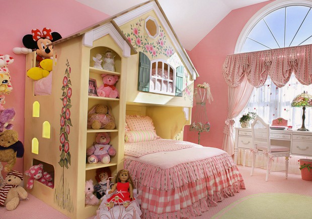 Детская комната для девочки с домиком