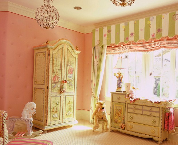 Детская комната с резной мебелью