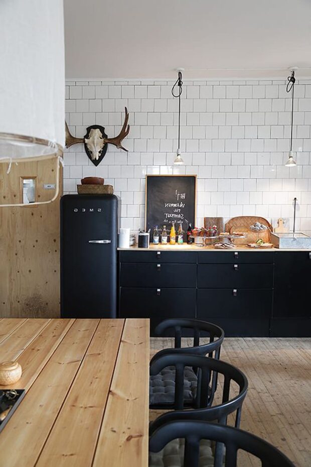 черная кухня в скандинавском стиле